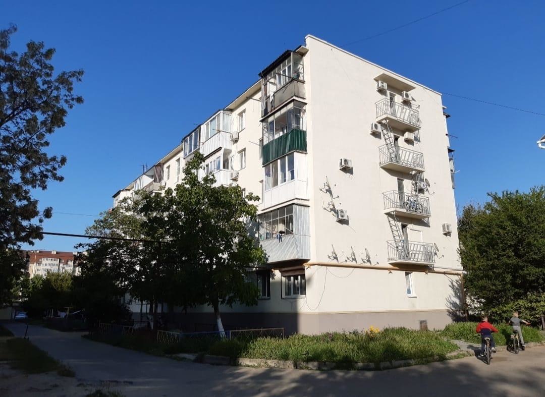 *Продаётся уютная 1-комнатная квартира в центре, в 10 минутах от моря!*  


